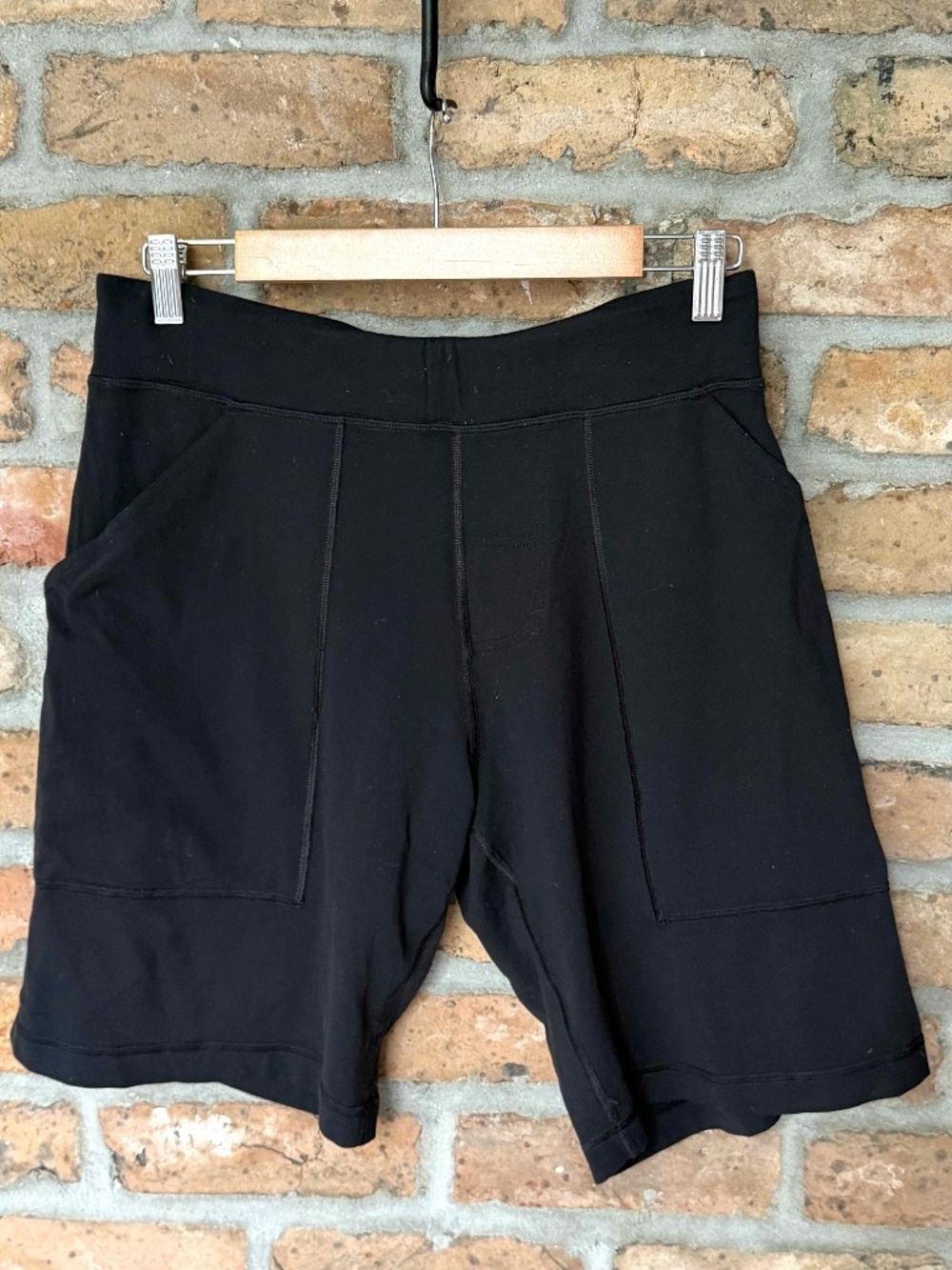 Lululemon Men's Black Lined Training Shorts Size M Athletic Gym Pockets